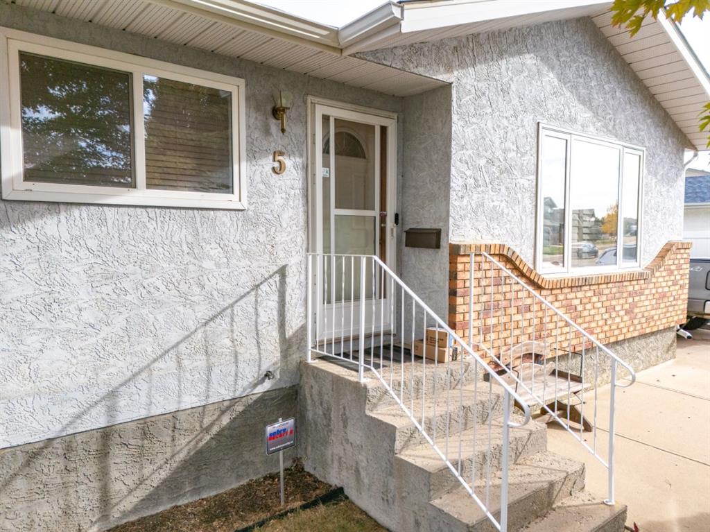 Second View of 5 Stapeford Crescent SE, SE Southridge, Medicine Hat, Alberta, T1B3Z1