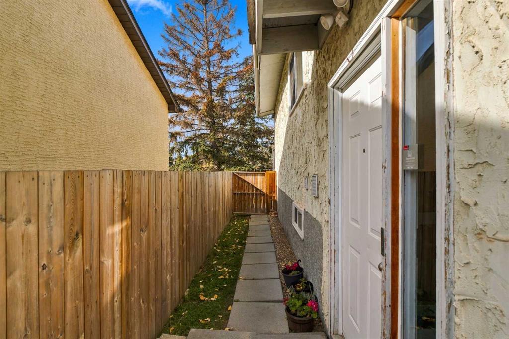 Fourth View of 4646 80 Street NW, Bowness, Calgary, Alberta, T3B 2P3