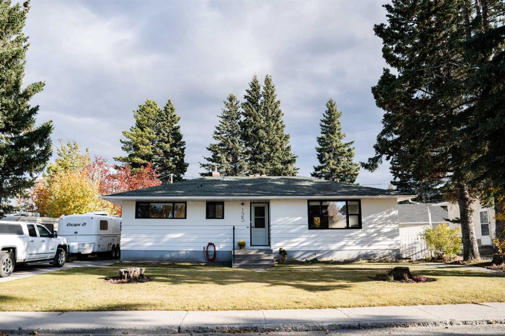 125 Douglas Drive , A2351014, Alberta,