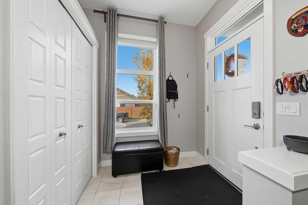 Third View of 292 Chinook Gate Close SW, Chinook Gate, Airdrie, Alberta, T4B 0R7