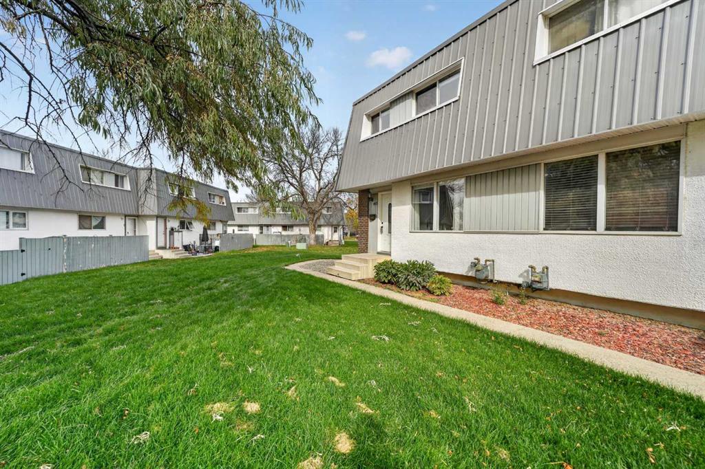 Third View of 40, 1601 23 Street N, Park Meadows, Lethbridge, Alberta, T1H 4M9
