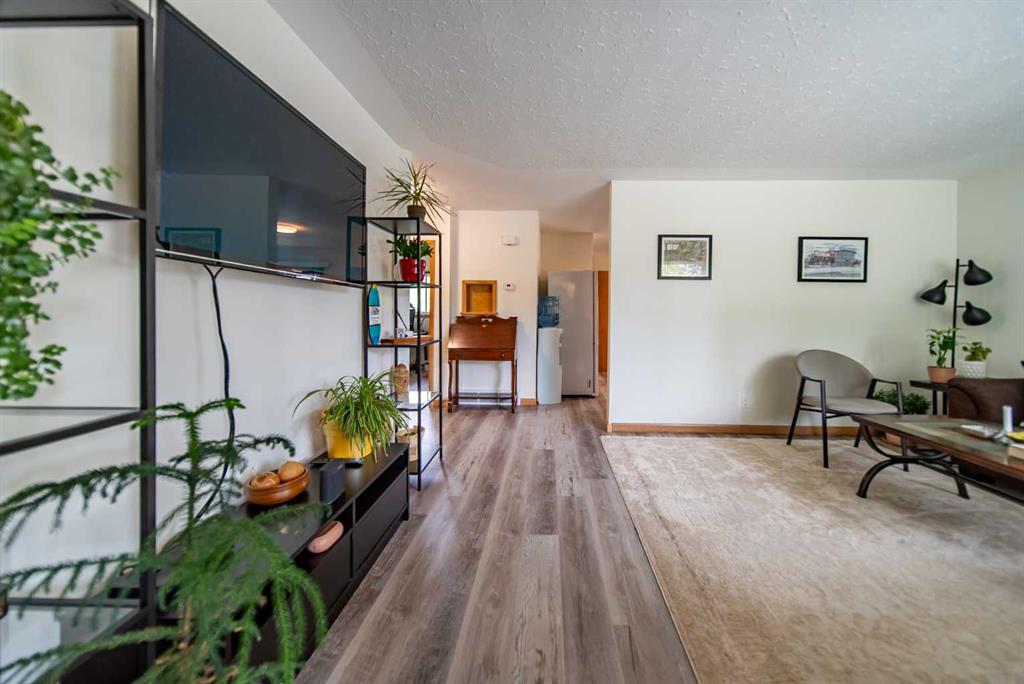 Fifth View of 84 Waterloo Drive SW, Wildwood, Calgary, Alberta, T3C 3G1