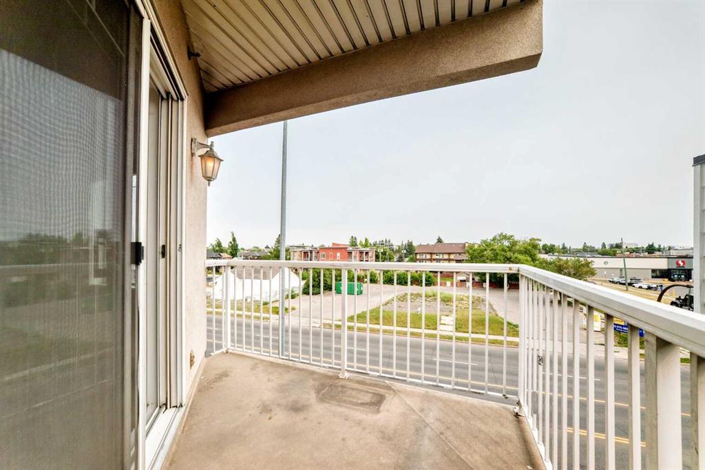 Fourth View of 301, 1905 Centre Street NW, Tuxedo Park, Calgary, Alberta, T2E 2S7