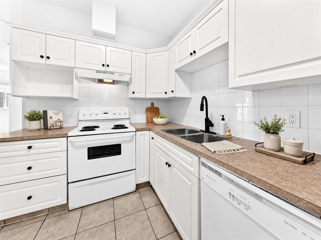 Fifth View of 301, 1905 Centre Street NW, Tuxedo Park, Calgary, Alberta, T2E 2S7