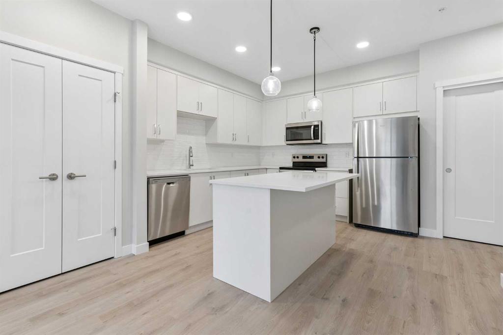 312, 655 Shawnee Square SW, A2351511, Alberta,