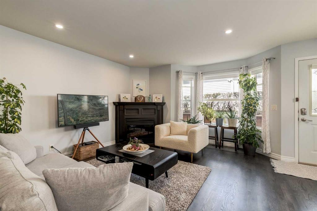 Third View of 2, 2013 24 Street SW, Richmond, Calgary, Alberta, T3E 1T1