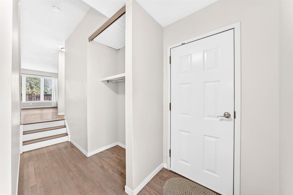 Fourth View of 4, 2323 Oakmoor Drive SW, Palliser, Calgary, Alberta, T2V4T2