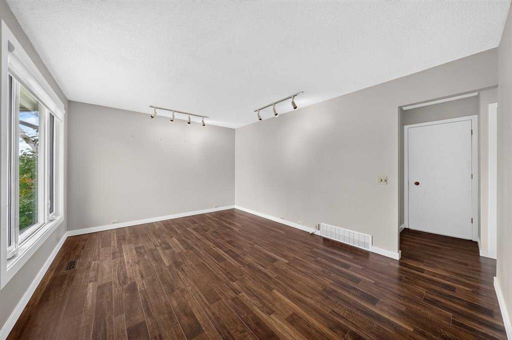 Fifth View of 255 Huntridge Way NE, Huntington Hills, Calgary, Alberta, T2K4C4
