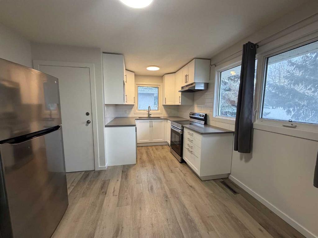 Fifth View of 830 9 Street N, Senator Buchanan, Lethbridge, Alberta, T1H1Z5