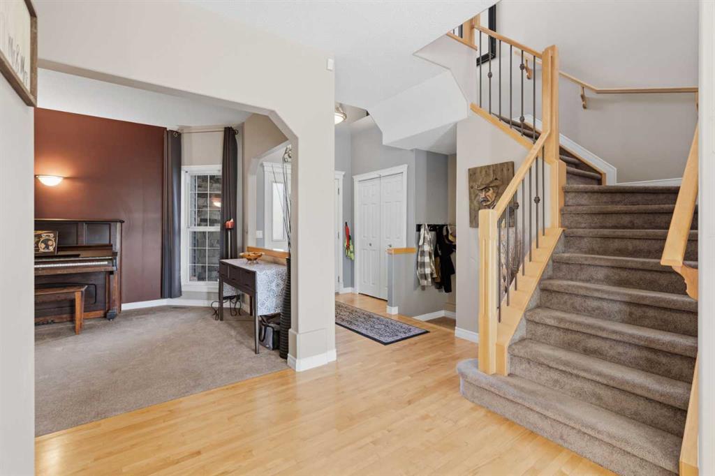 Fifth View of 31 Evansmeade Crescent NW, Evanston, Calgary, Alberta, T3P 1C1