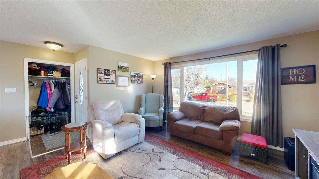 Fourth View of 4002 58 Street , Parkdale, Stettler, Alberta, T4K1H5