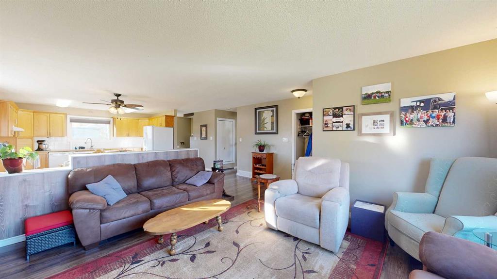 Fifth View of 4002 58 Street , Parkdale, Stettler, Alberta, T4K1H5