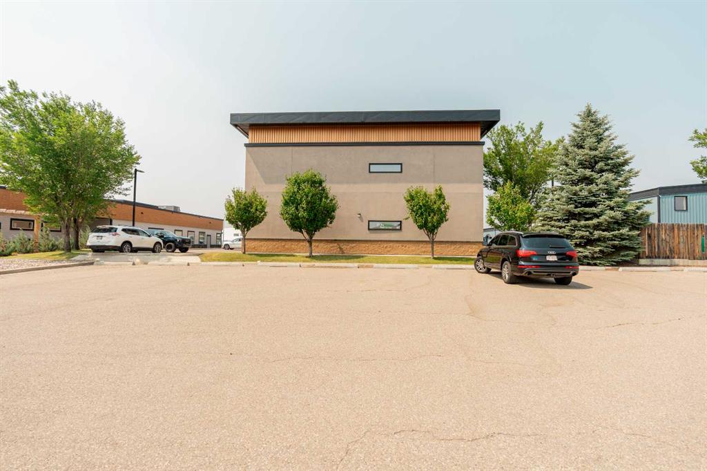 Fifth View of 26, 495 W T Hill Boulevard S, Wt Hill Business Park, Lethbridge, Alberta, T1J 1Y6