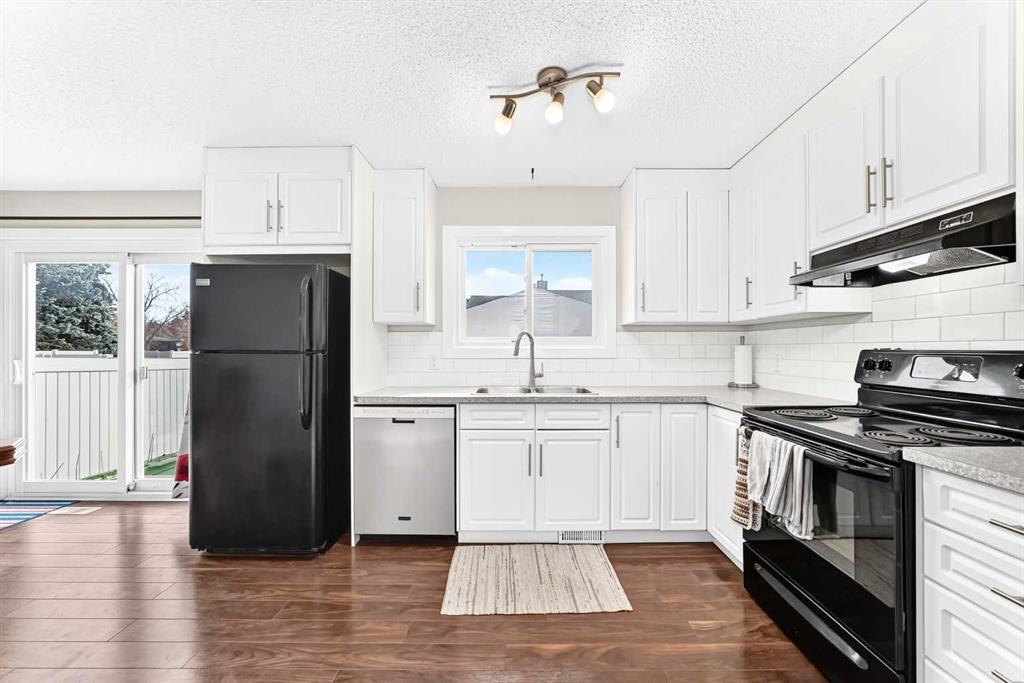 Fourth View of 128 Deer Ridge Lane SE, Deer Ridge, Calgary, Alberta, T2J 6N4