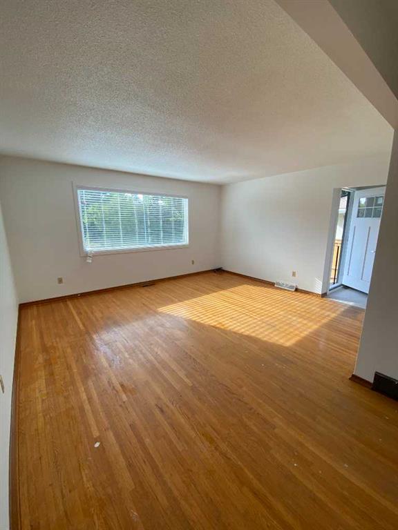 Fourth View of 2826 43 Street SW, Glenbrook, Calgary, Alberta, T3E 3N7