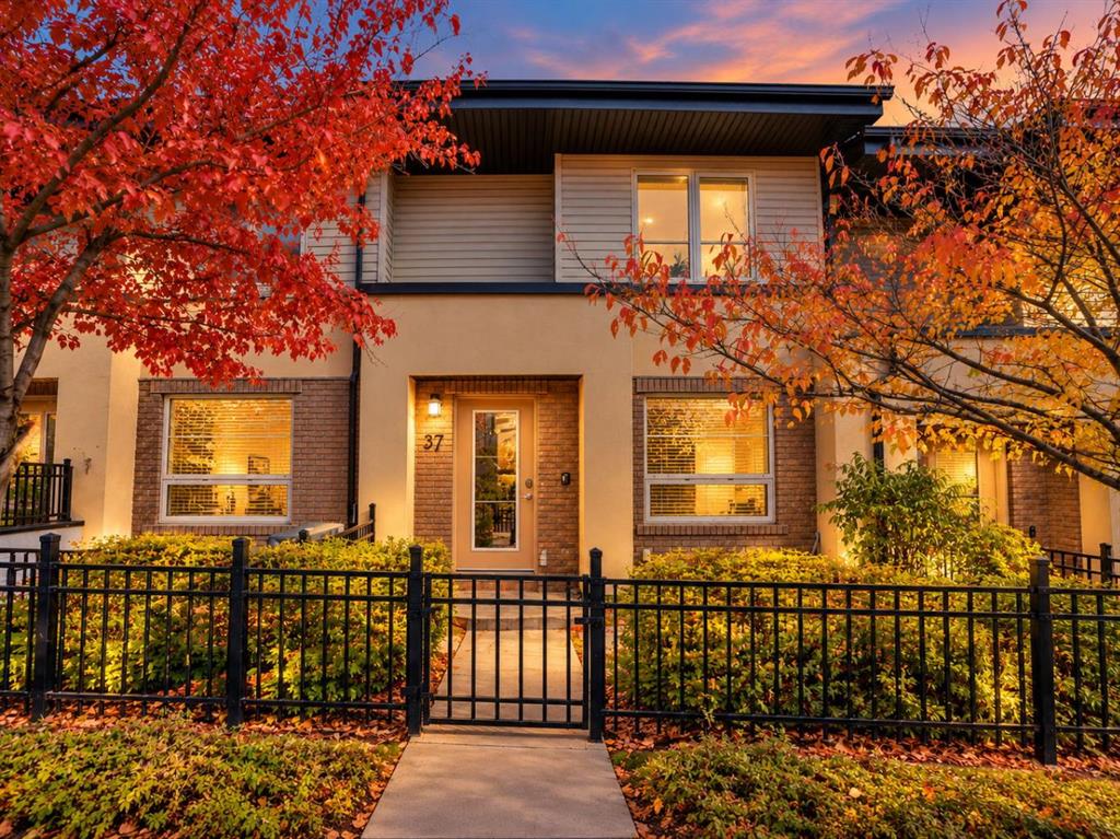MLS® listing #116476894 for sale located at 37 Aspen Hills Common SW