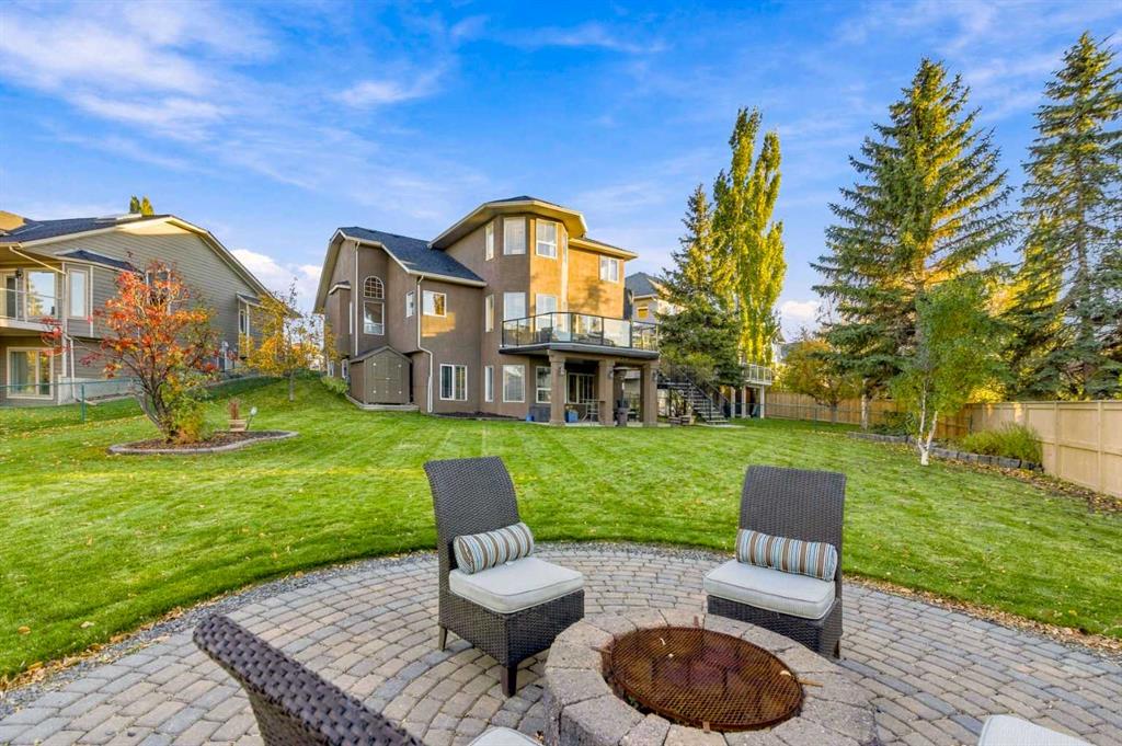 Third View of 211 Douglasview Road SE, Douglasdale/Glen, Calgary, Alberta, T2Z 2S1