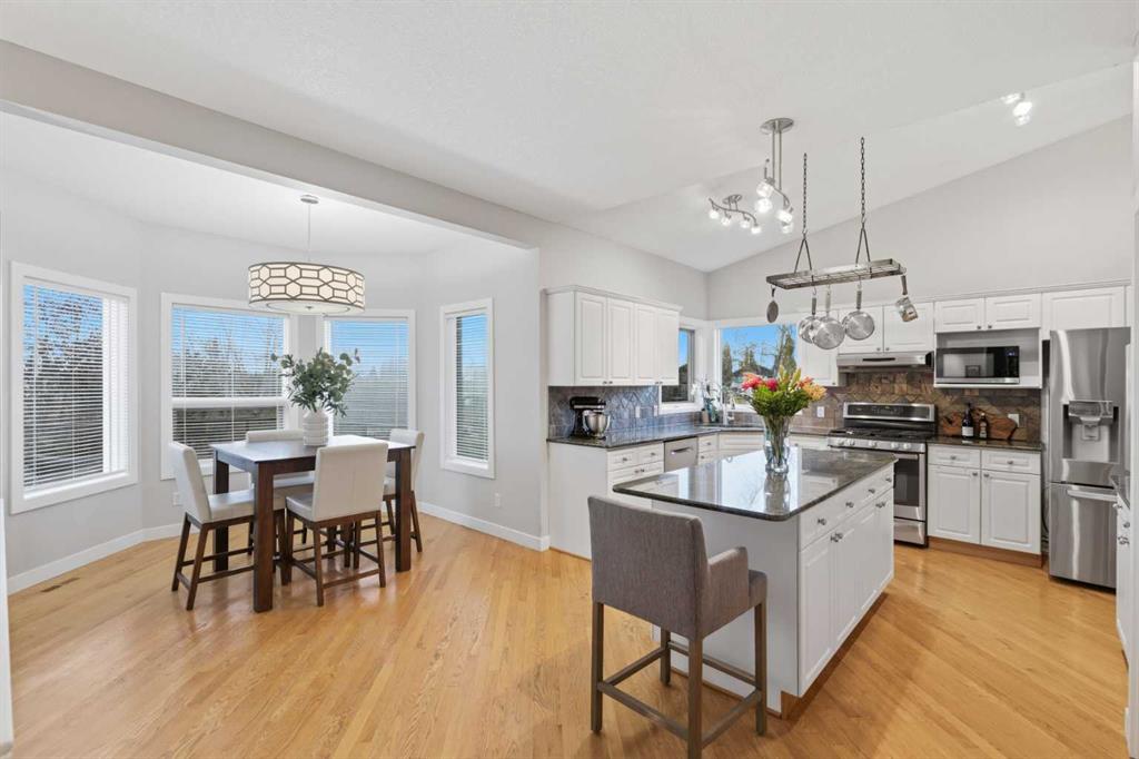 Fifth View of 211 Douglasview Road SE, Douglasdale/Glen, Calgary, Alberta, T2Z 2S1