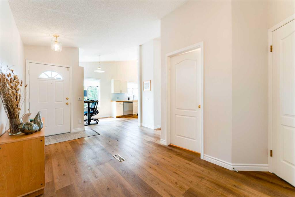 Fifth View of 76 Sierra Morena Green SW, Signal Hill, Calgary, Alberta, T3H 3E5