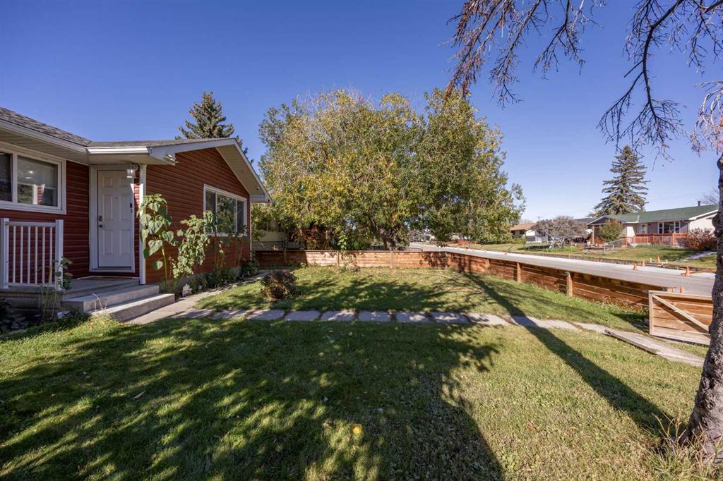 Third View of 2035 47 Street SE, Forest Lawn, Calgary, Alberta, T2B1L4