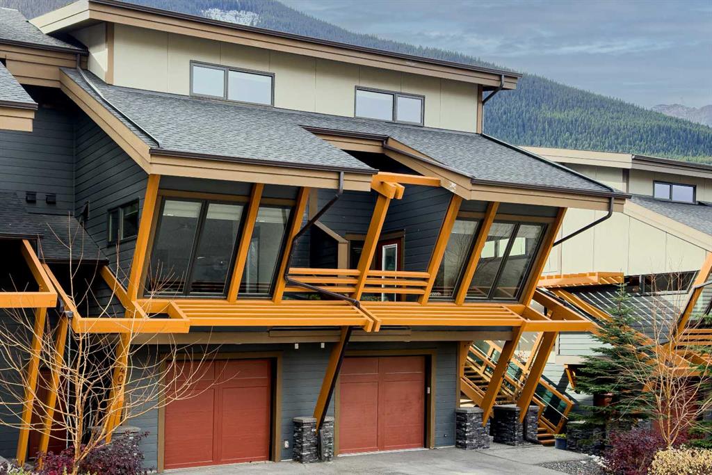 404, 105 Stewart Creek Rise SW, A2352421, Alberta,