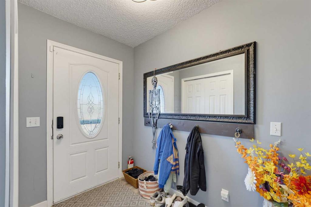 Fifth View of 32 Los Alamos Crescent NE, Monterey Park, Calgary, Alberta, T1Y 7E8