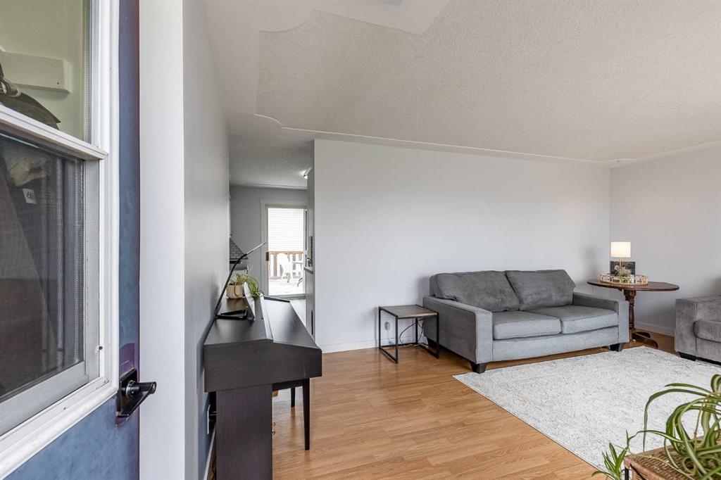 Fifth View of 114 4 Street NW, NONE, Redcliff, Alberta, T0J2P0