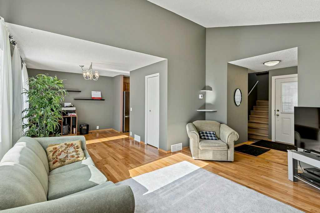 Third View of 28, 76 Cedardale Crescent SW, Cedarbrae, Calgary, Alberta, T2W 3Z5