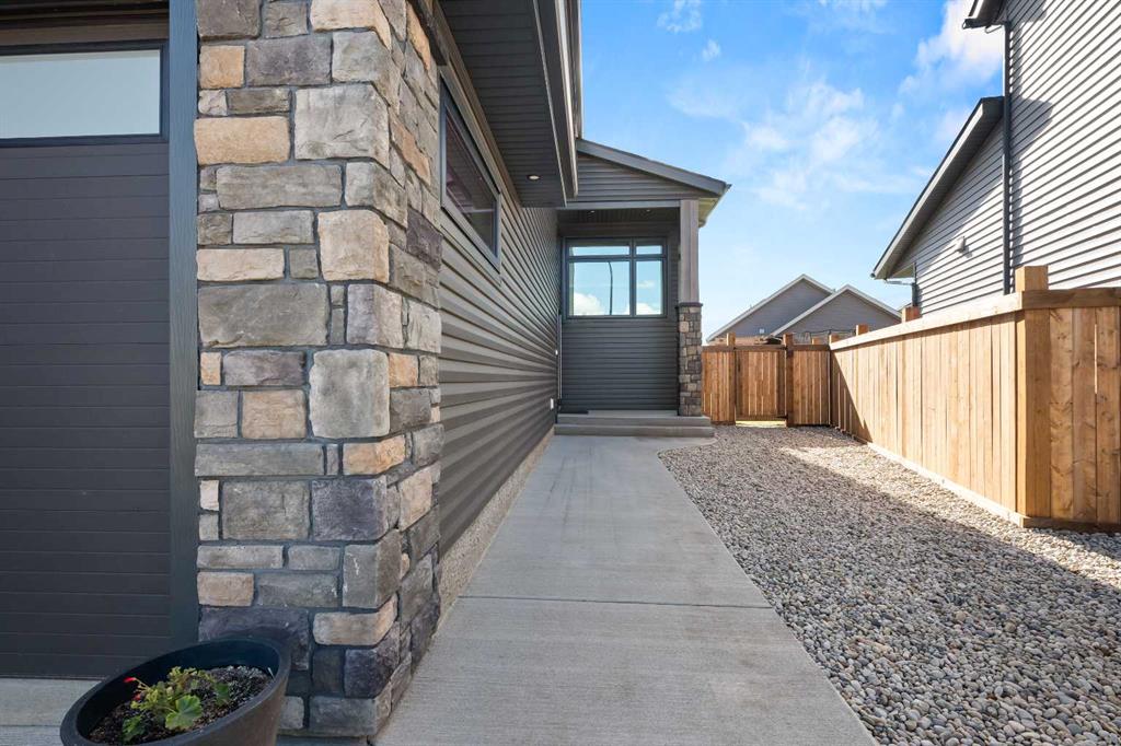Fourth View of 1806 60A Avenue Close , Lakeside, Lloydminster, Alberta, T9V 3S3