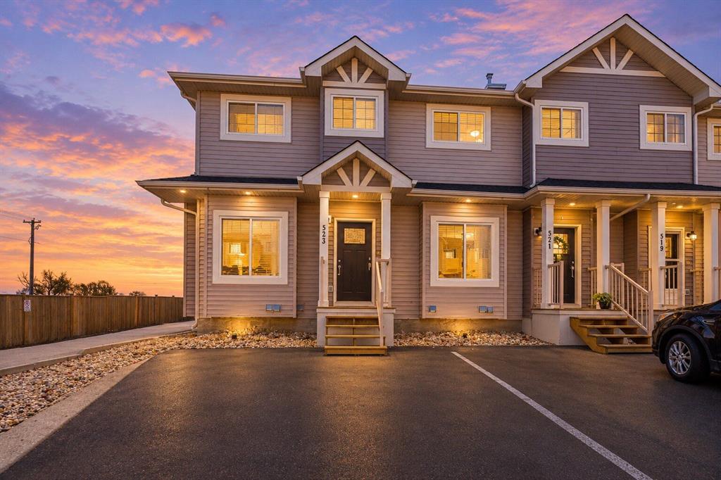 523 Strathaven Mews , A2352526, Alberta,