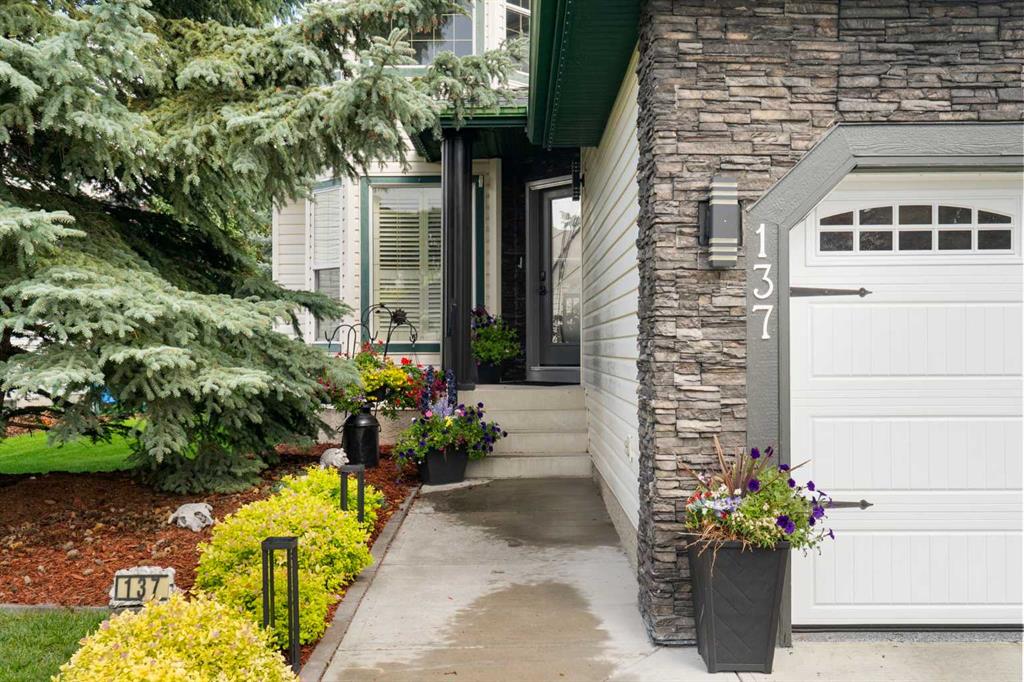 137 Gleneagles View , A2352608, Alberta,