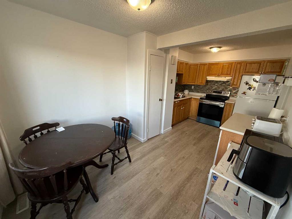 Third View of 33, 110 Tamarack Avenue , Hardisty, Hinton, Alberta, T7V1C5
