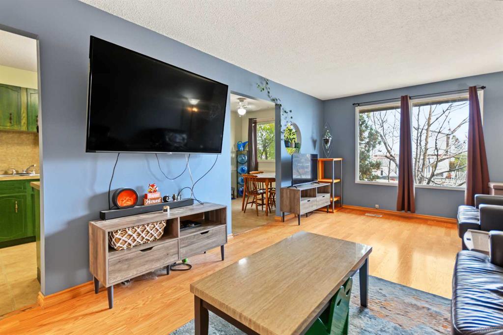 Fifth View of 529 42 Street SE, Forest Heights, Calgary, Alberta, T2A 3C4
