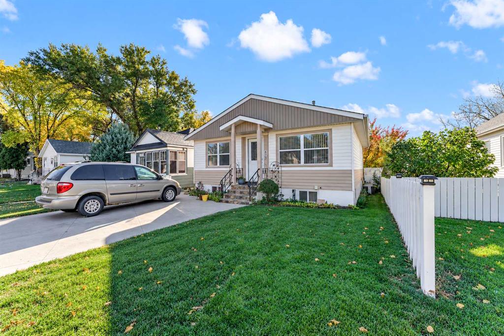 Third View of 473 10 Street SE, SE Hill, Medicine Hat, Alberta, T1A 1R2