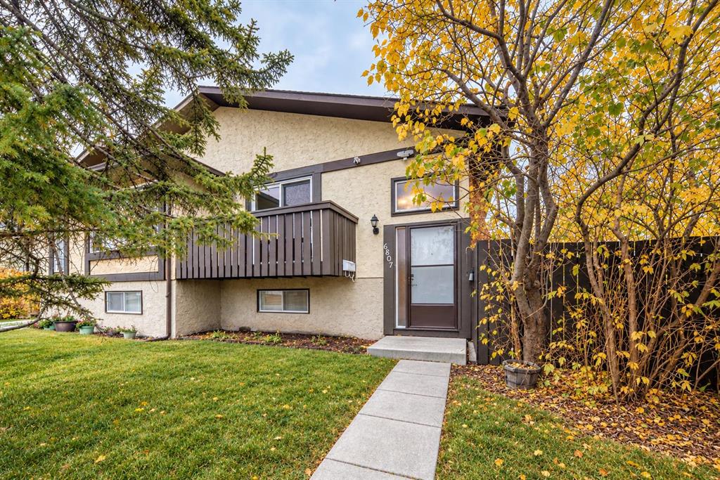 Third View of 6807 37 Avenue NE, Temple, Calgary, Alberta, T1Y4Y7