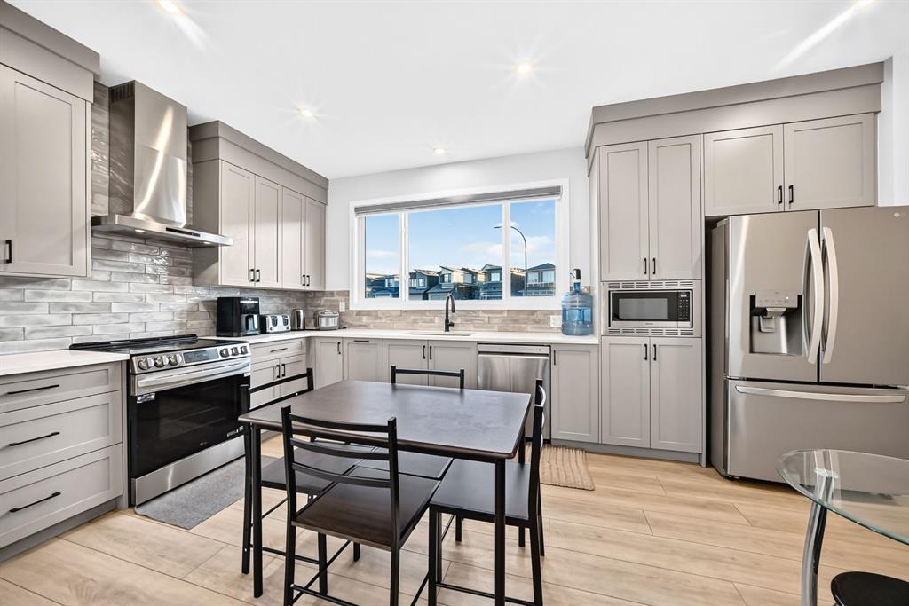 Fifth View of 216 Lucas Place NW, Livingston, Calgary, Alberta, T3P2E6