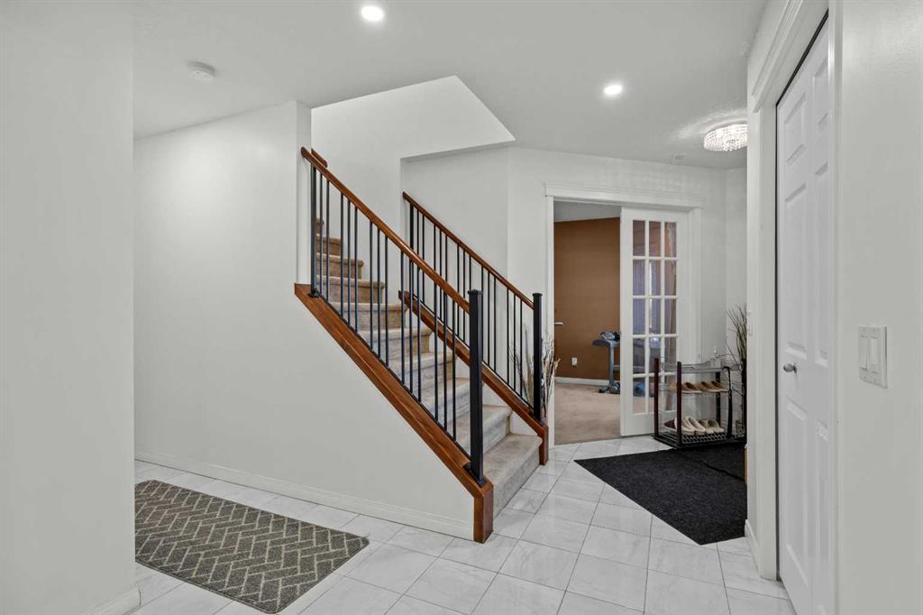 Fifth View of 203 St Moritz Drive SW, Springbank Hill, Calgary, Alberta, T3H 0A7