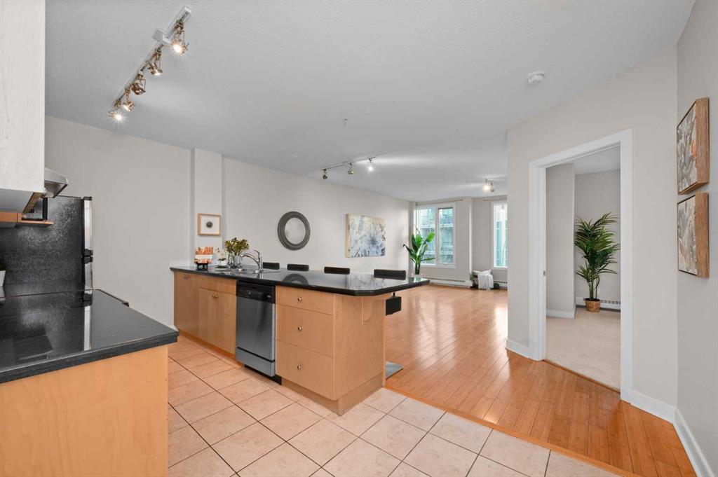 Fourth View of 310, 328 21 Avenue SW, Mission, Calgary, Alberta, T2S 0G8