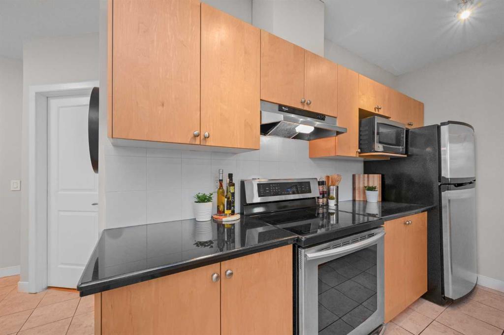 Fifth View of 310, 328 21 Avenue SW, Mission, Calgary, Alberta, T2S 0G8