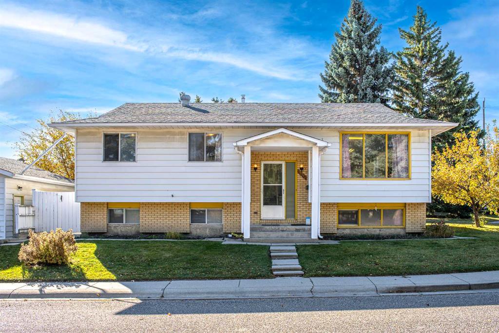 Second View of 11407 Southdale Close SW, Southwood, Calgary, Alberta, T2W 2N3