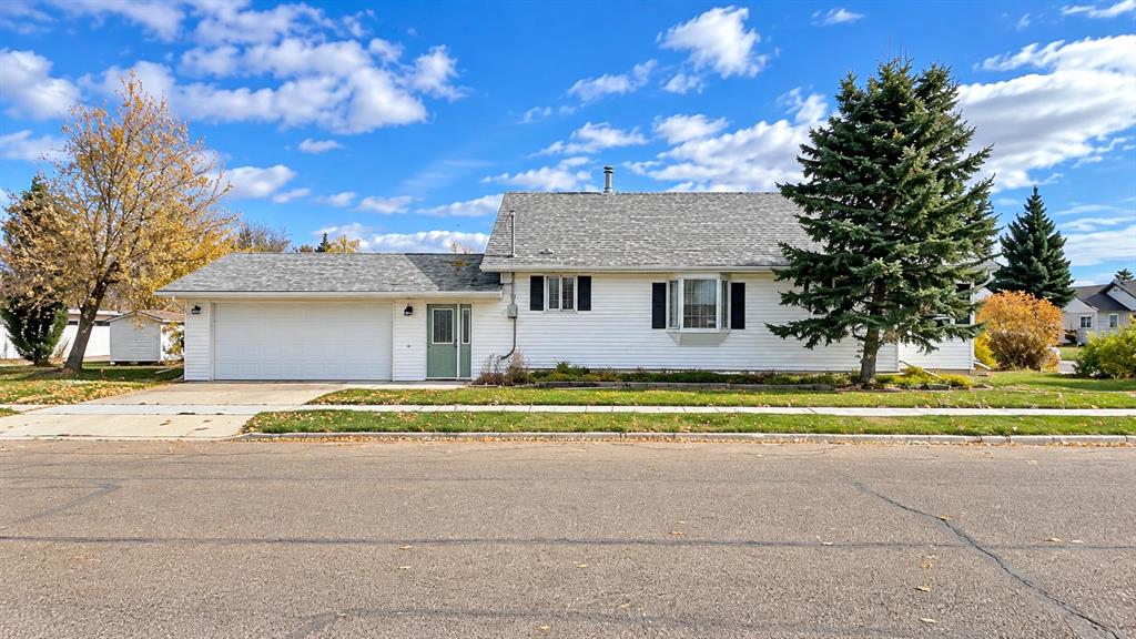 320 4 Avenue W, A2352971, Alberta,