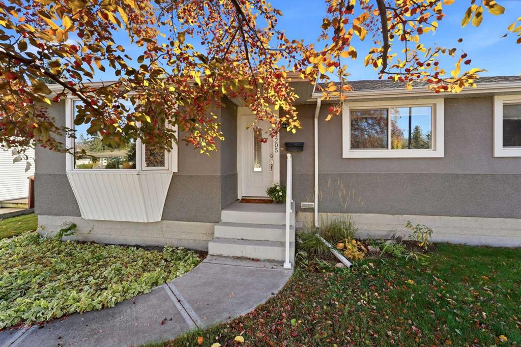 Third View of 4205 35 Street , Mountview, Red Deer, Alberta, T4N 0P9