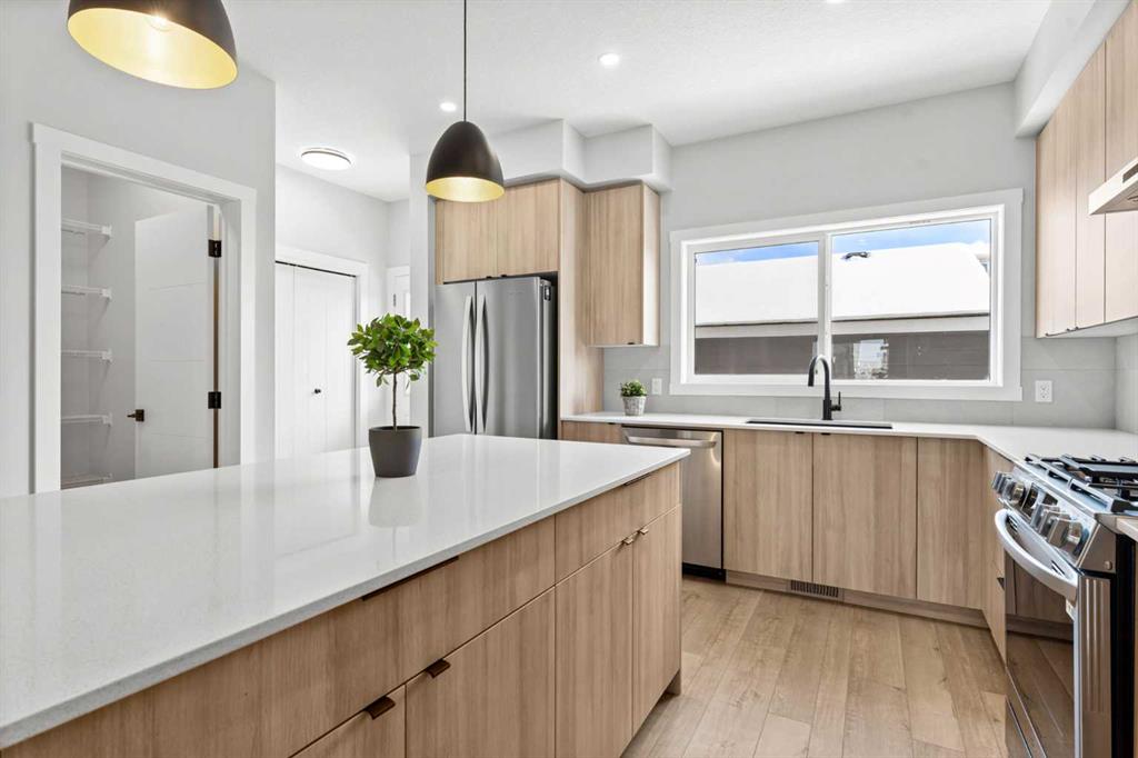 Fourth View of 70 Versant View SW, Alpine Park, Calgary, Alberta, T2Y 0X3