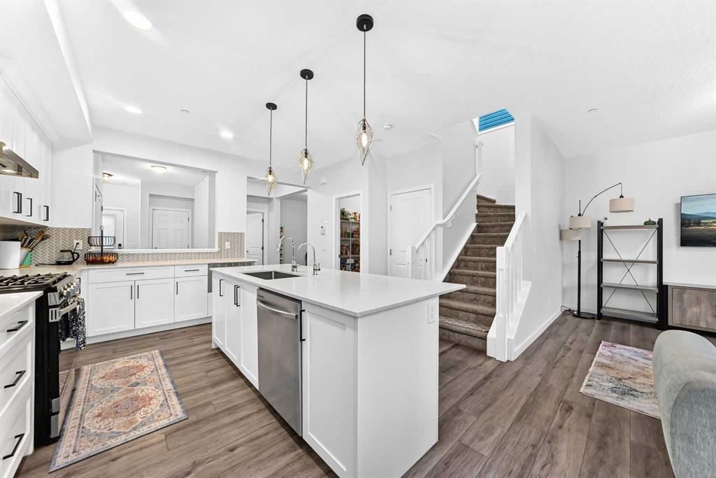 Fifth View of 46 Lucas Heights NW, Livingston, Calgary, Alberta, T3P 1S9