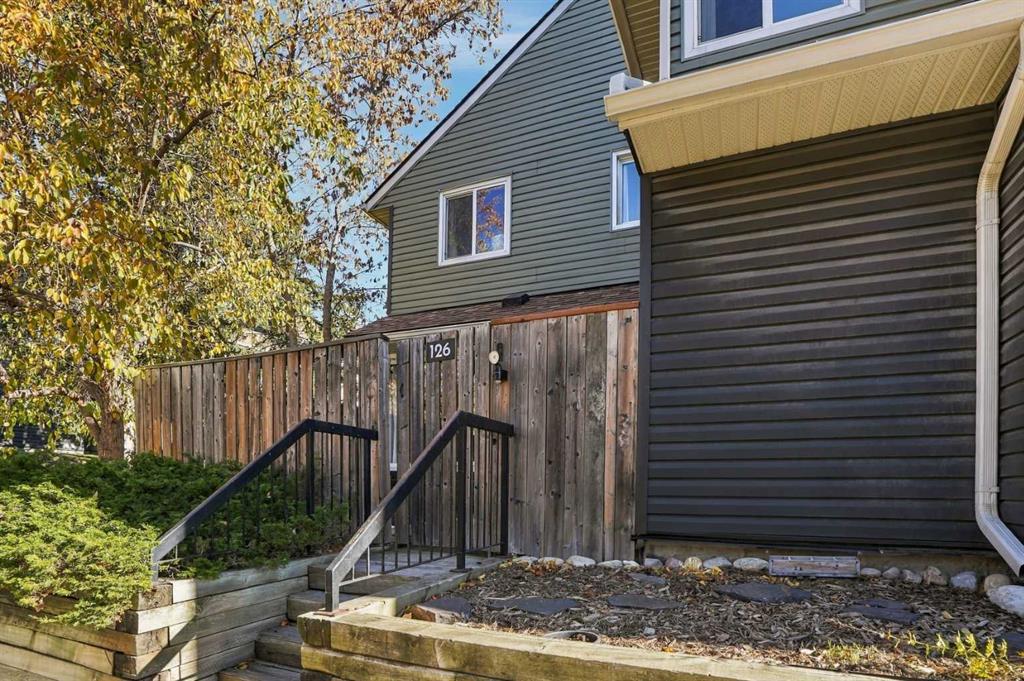 Third View of 126, 33 Glamis Green SW, Glamorgan, Calgary, Alberta, T3E 6T9