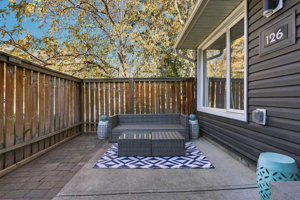 Fifth View of 126, 33 Glamis Green SW, Glamorgan, Calgary, Alberta, T3E 6T9