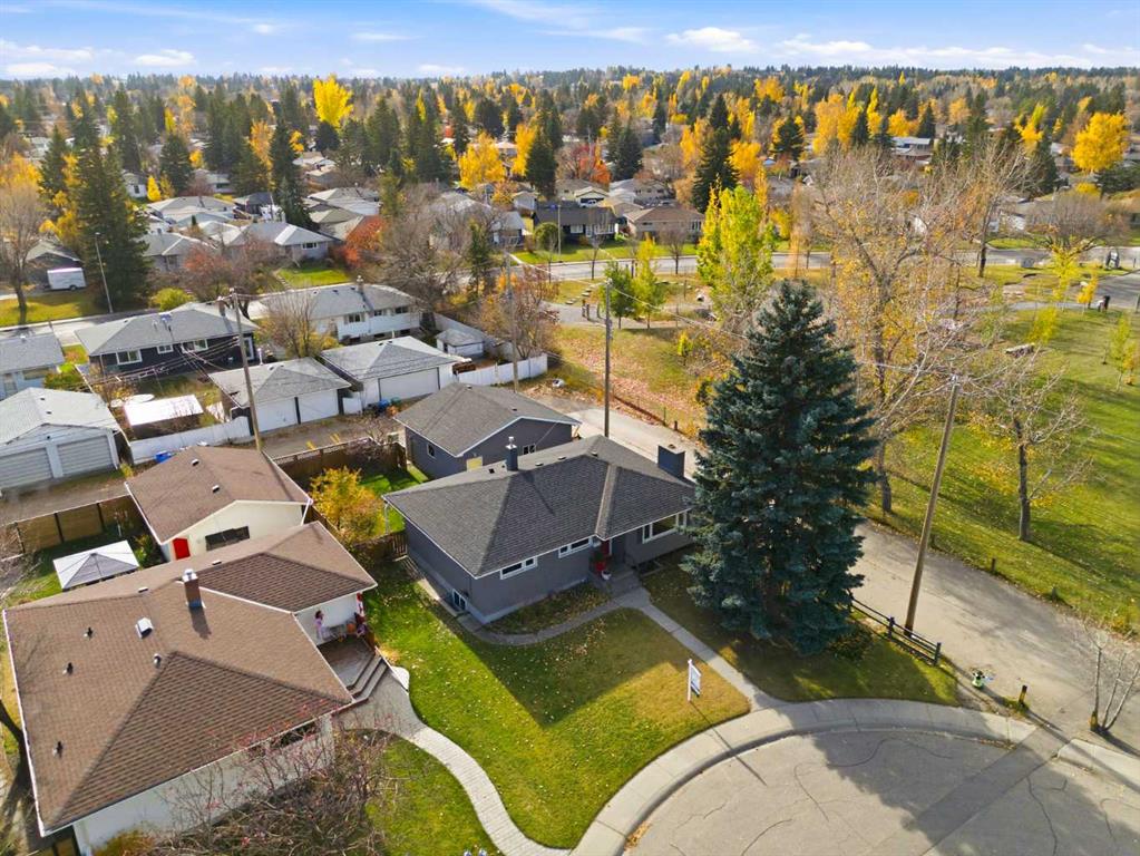 Third View of 31 Hoover Place SW, Haysboro, Calgary, Alberta, T2V 3G5