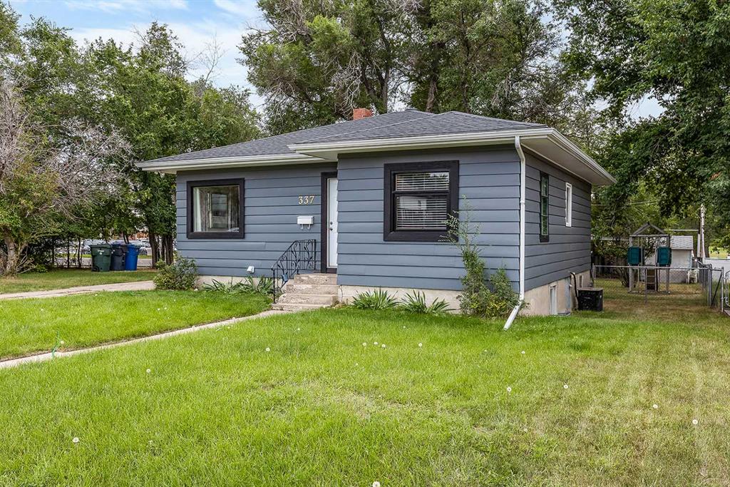 Third View of 337 4 Street SW, SW Hill, Medicine Hat, Alberta, T1A 4E7
