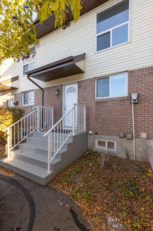 42, 32 Whitnel Court NE, A2353557, Alberta,
