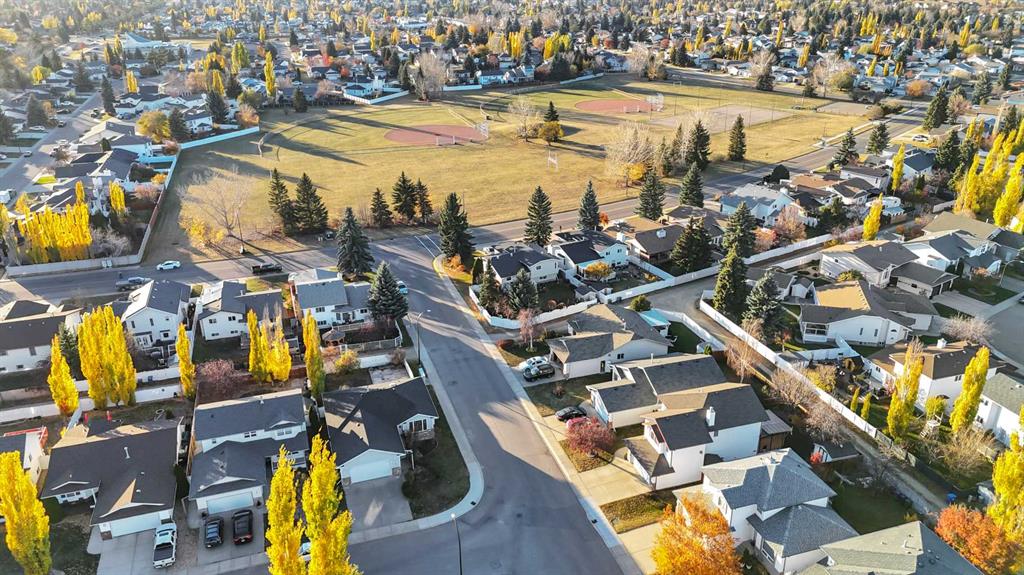 Fifth View of 3 Dietz Close , Deer Park Village, Red Deer, Alberta, T4R 2S7